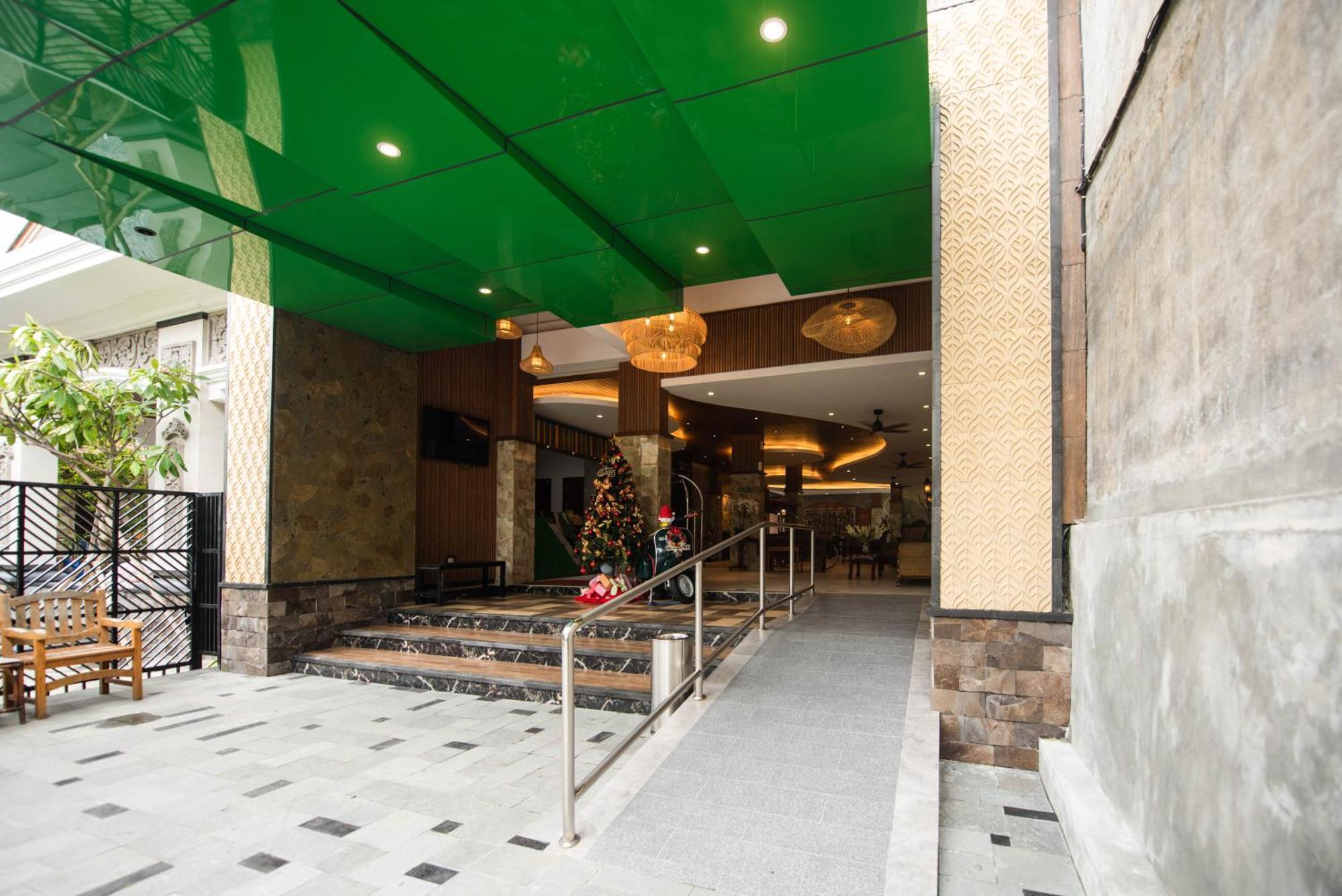 Sandat Hotel Legian Экстерьер фото